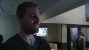 Arrow-S08-E01-Starling-City-720p-BDRip-I