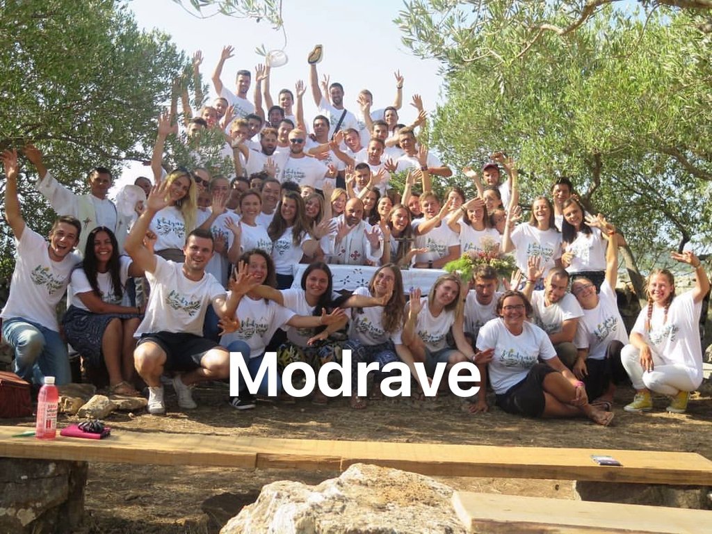 modrave-ruke-gore-PI-E