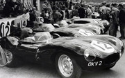 24 HEURES DU MANS YEAR BY YEAR PART ONE 1923-1969 - Page 33 54lm12-E-Type-Stirling-Moss-Peter-Walker-1