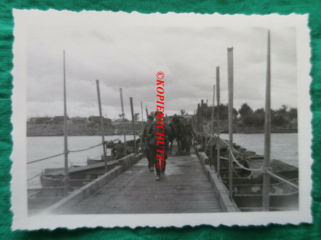 RUSSLAND-FELDZUG MARSCH ÜBER PIONIERBEHELFSBRÜCKE 1942