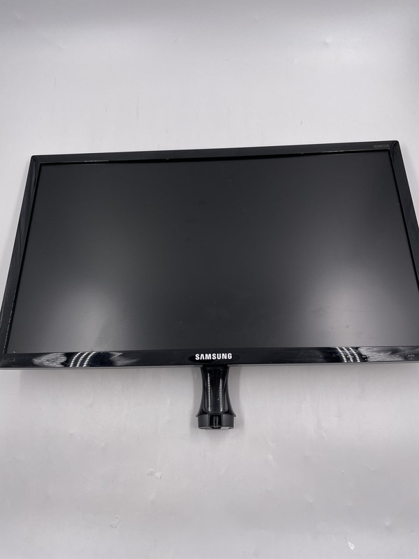 SAMSUNG HDMI MONITOR S24D330H WITHOUT BASE 18" | MDG Sales, LLC