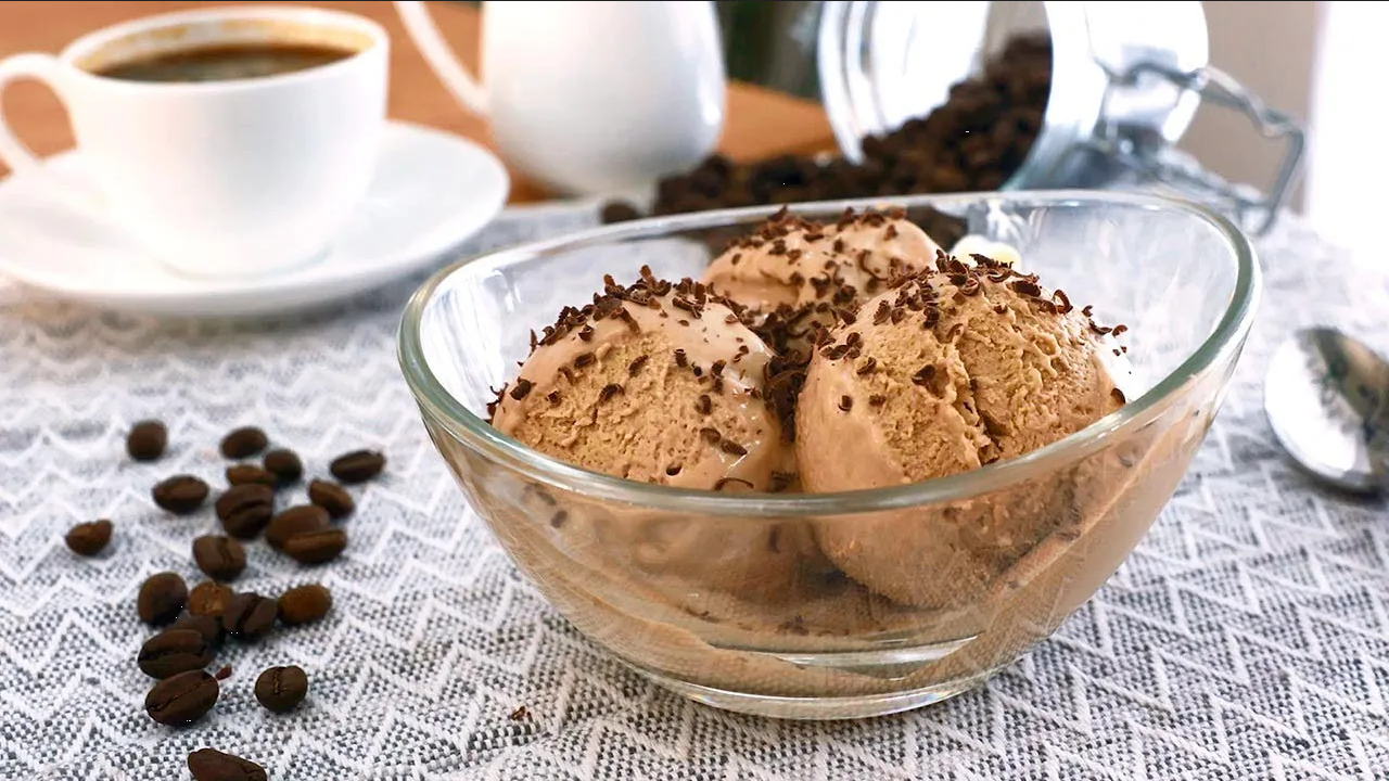 Postres para los días de calor: ¿Cómo preparar helado de café bajo en calorías?