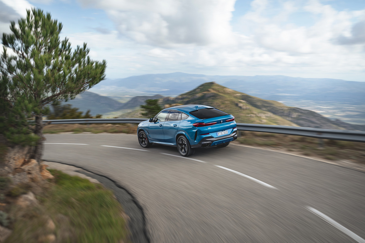 P90492381_highRes_the-new-bmw-x6-m60i-