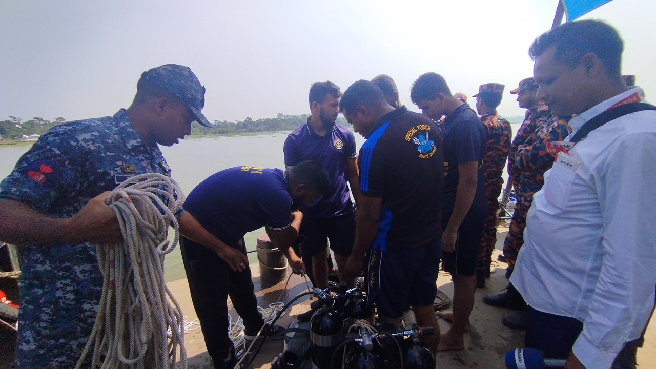 ট্রলার দুর্ঘটনা: পূজা দেখে ফেরা হলো না শিশু অদ্রিতার, মা এখনো নিখোঁজ