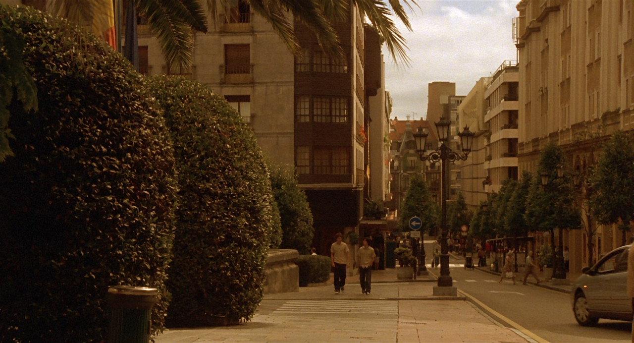 Vicky Cristina Barcelona 2008 (1080p x265 10bit Tigole).mkv_snap