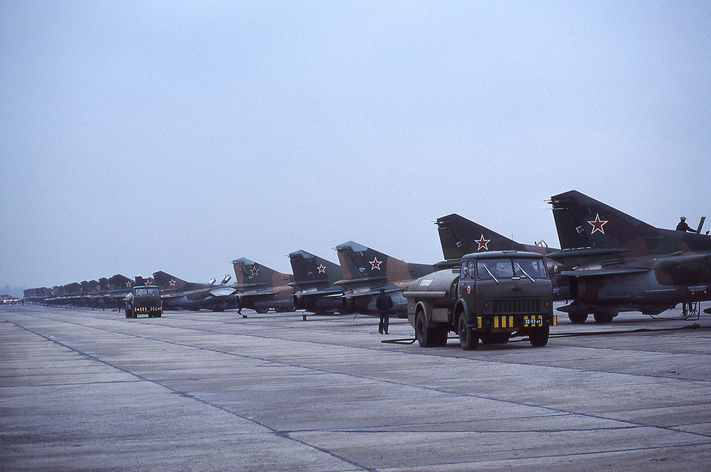 19 GvAPIB_Mig-23UB &amp; Mig-27 [Lärz 3.93] All in a row shortly before to leave Germany for the sto