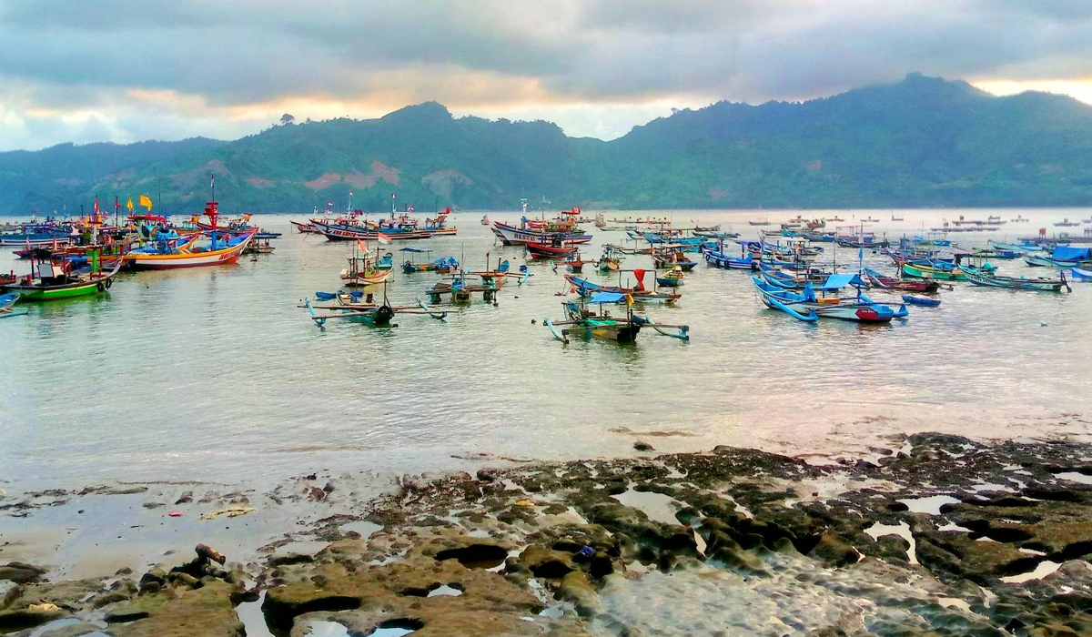 Rahasia Pesona Keindahan Pantai Popoh yang Jarang Diketahui Wisatawan!