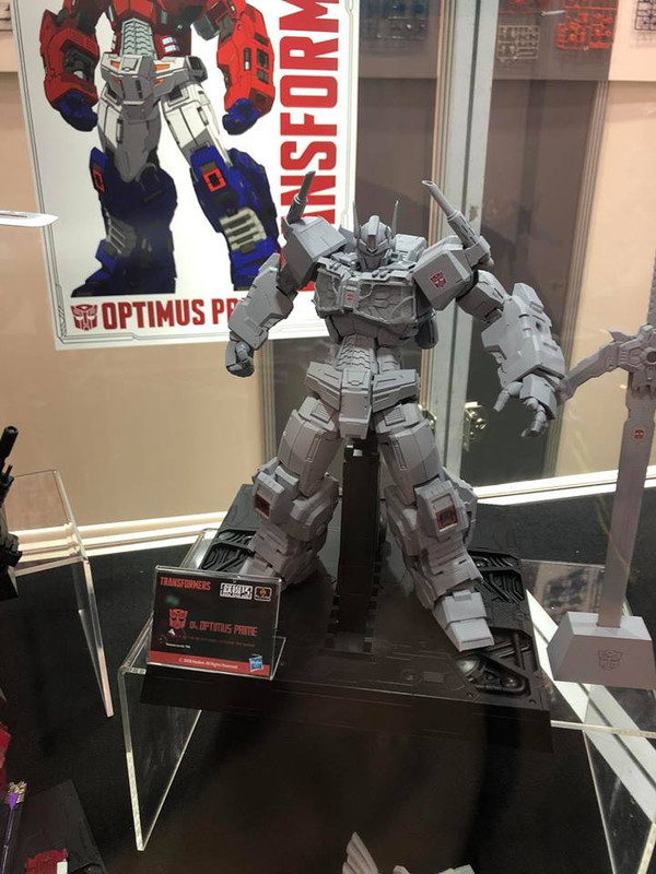 17-Flame-Toys-Kuro-Kara-Kuri-IDW-Optimus-Prime