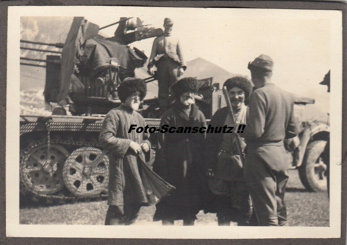 2cm Flakvierling 38 SFL mit Kaukasier im Gespräch i.Kaukasus 194