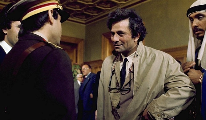 COLUMBO-PETER-FALK-1-FOTOR.jpg