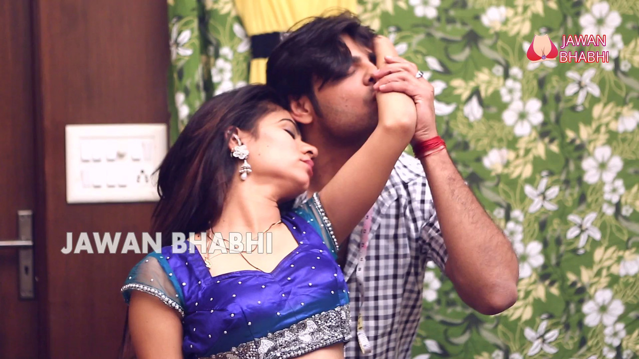 Garam Bhabhi Ki Bra Utari Tailor Ne.mp4_snapshot_02.40_[2021.09.25_15.50.46]