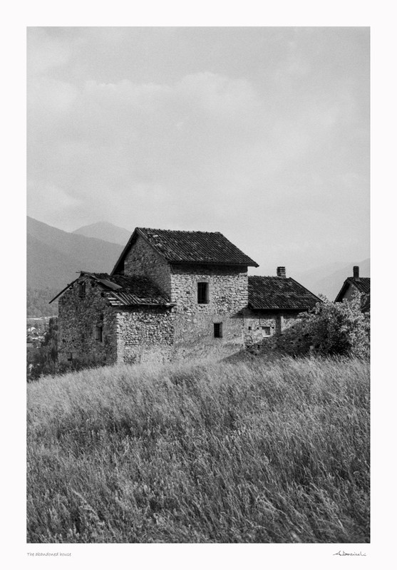 Yashica Electro 35 GSN_03giu2022_22_The abandoned house (891x1280)