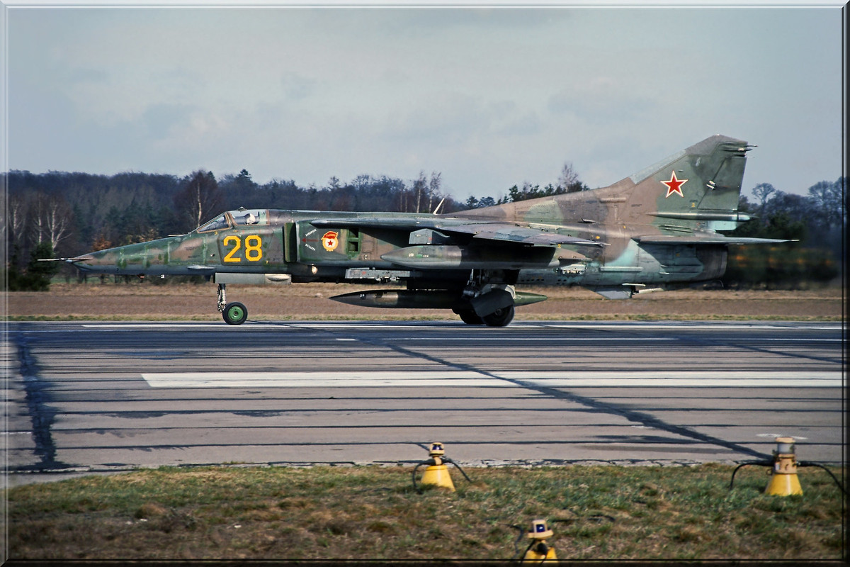 19 GvAPIB Mig-27D Yellow 28_61912560270 Verlegung