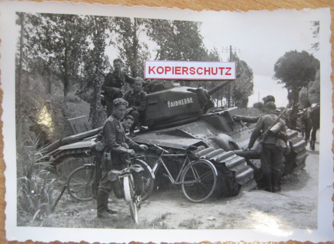 abgeschossener französischer Panzer Renault Char