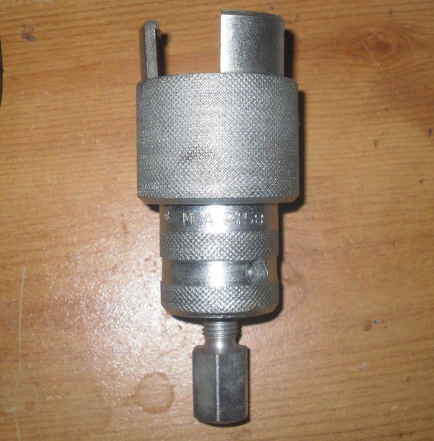 1975 850 Commando pinion removal tool issue