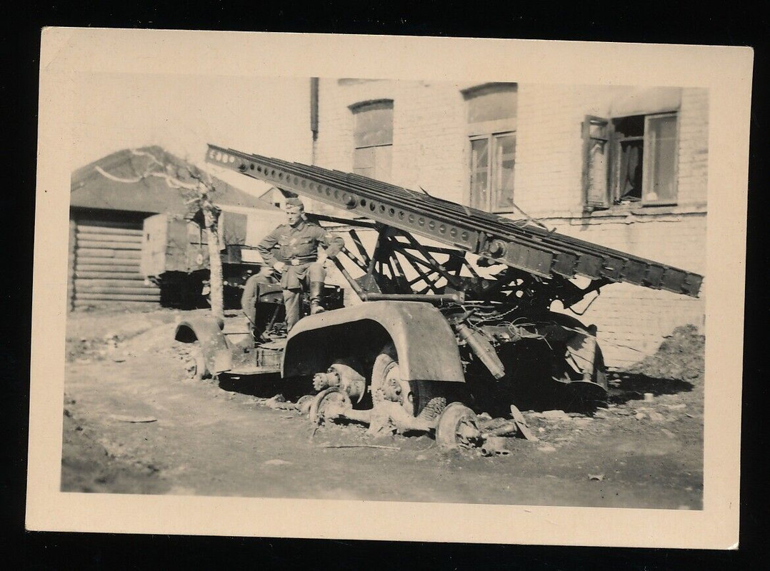 Foto - zerstörter Raketenwerfer  Stalinorgel