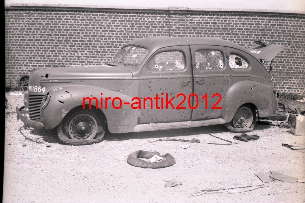 zerschossener PKW, Mercury 99A , Nahaufnahme, Fr