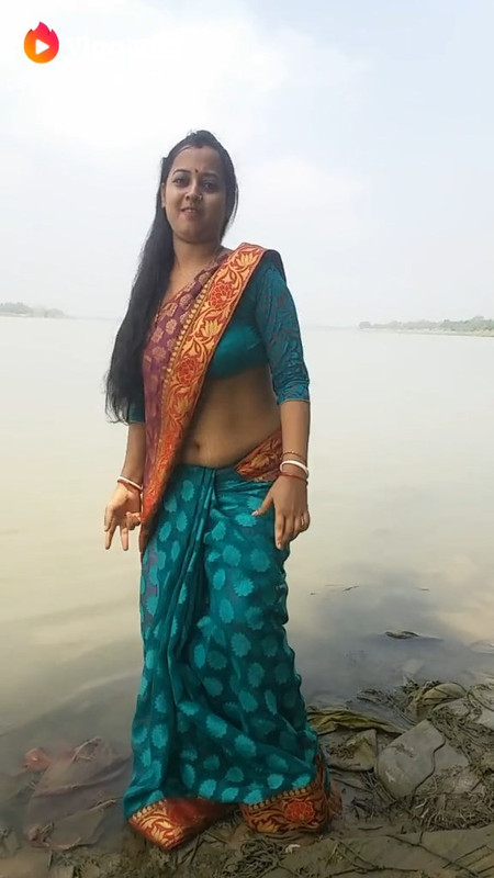 Hot aunty sexy navel.mp4_snapshot_00.03.737