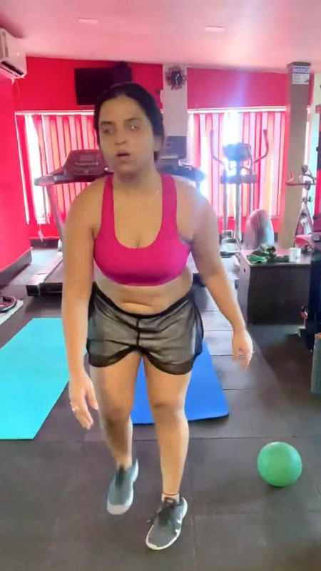 Sexy Desi Girl Big Deep navel in workout dress.divx_snapshot_00.31.189