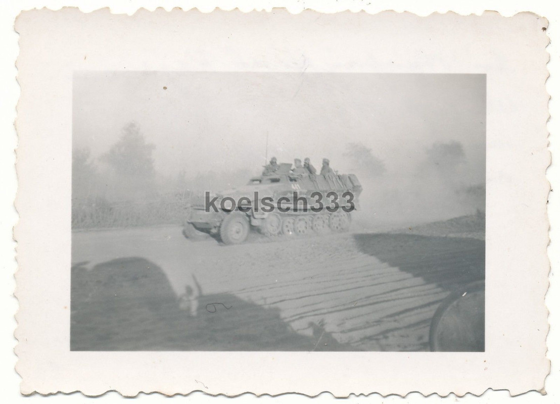 Foto 6. Armee - Schützenpanzer Panzer Halbkette 