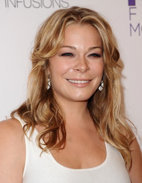 LeAnn Rimes 2024 Mittlblond Haar & unkonventionell Haarstil.
