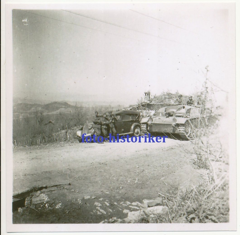 Panzer Sturmgeschütz STUG III Kennung A neben PK