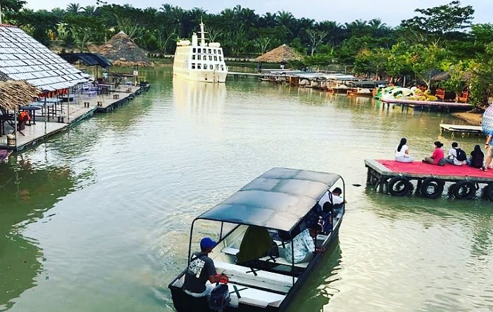 Jambi Paradise, rekomendasi tempat wisata di Jambi. Lokasinya dekat hotel hingga tempat sewa motor.