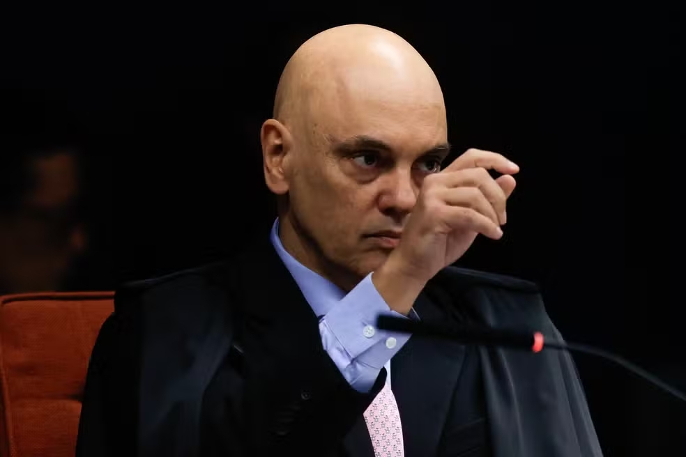 Moraes determina perda de mandato de Zambelli e anula votação da Câmara