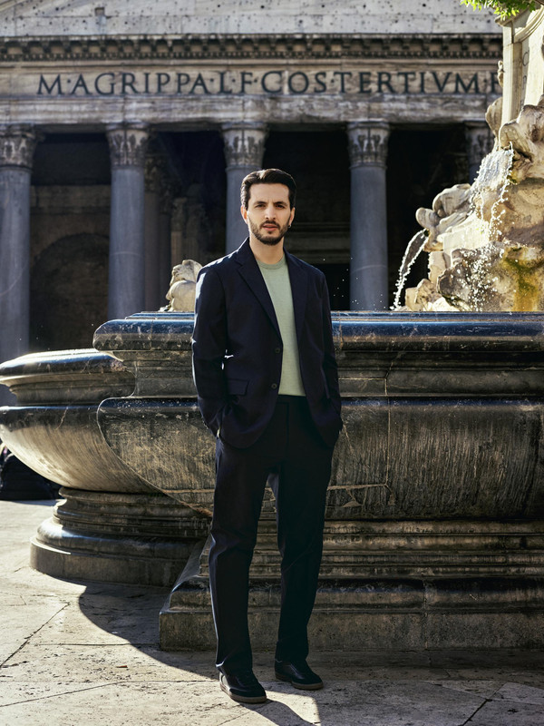 Uniqlo apre a Roma, la campagna con Giacomo Ferrara