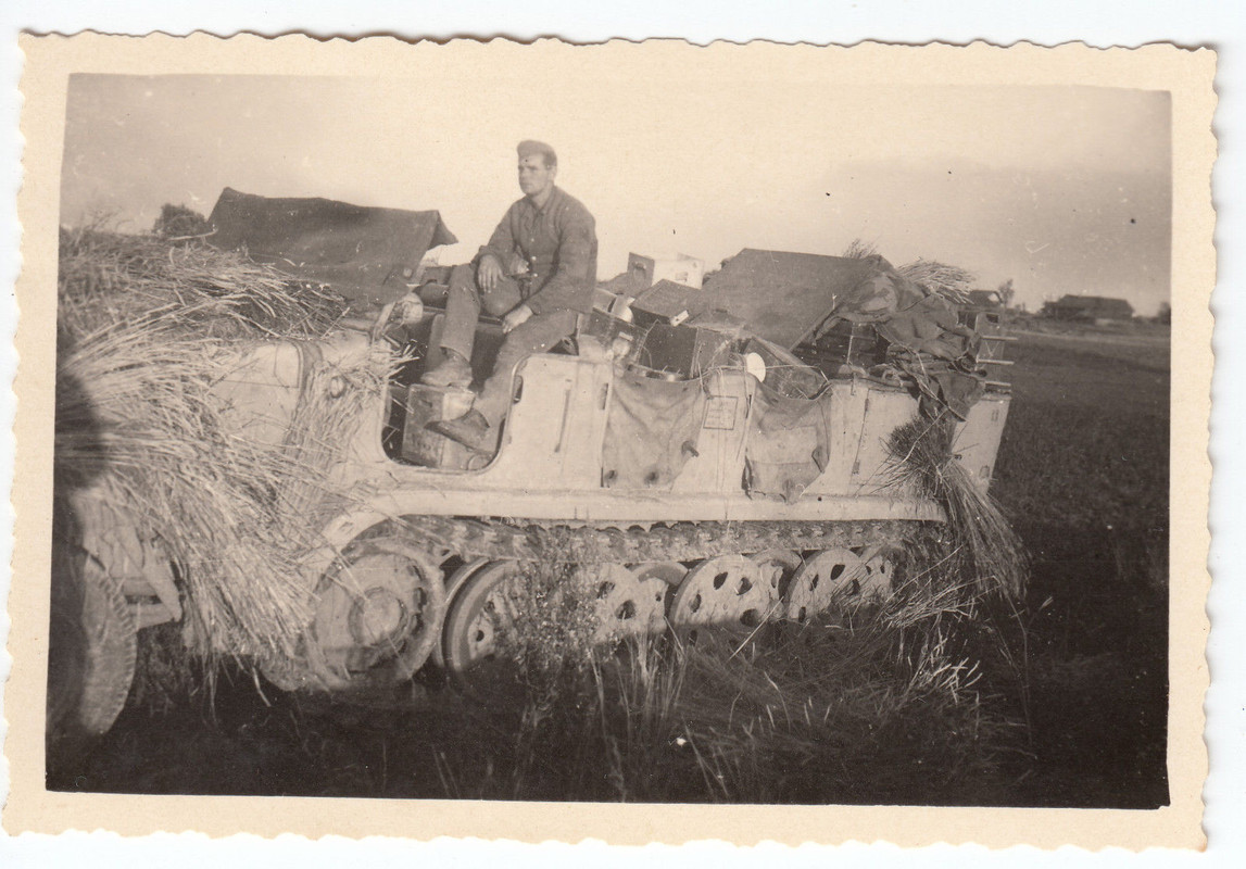 WH Sd Kfz leicht getarnt Wolchow Stellung Rußland 1942
