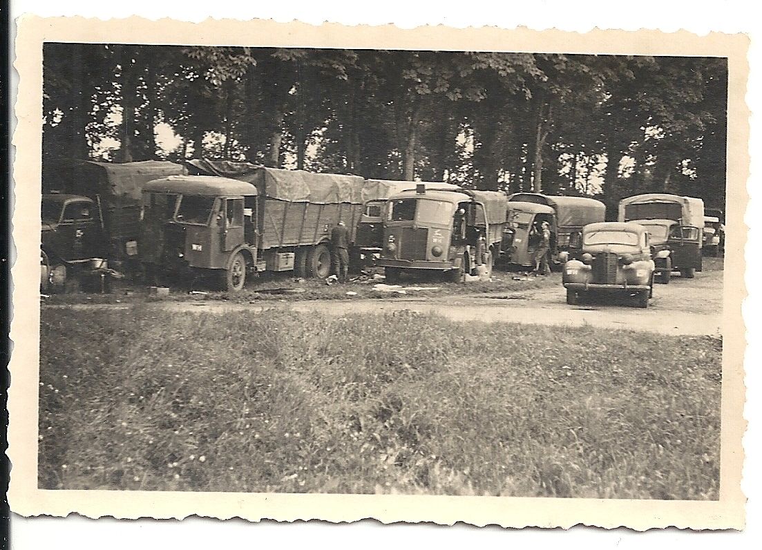 Orig.Foto Französische Beute - LKWs im Dienste d