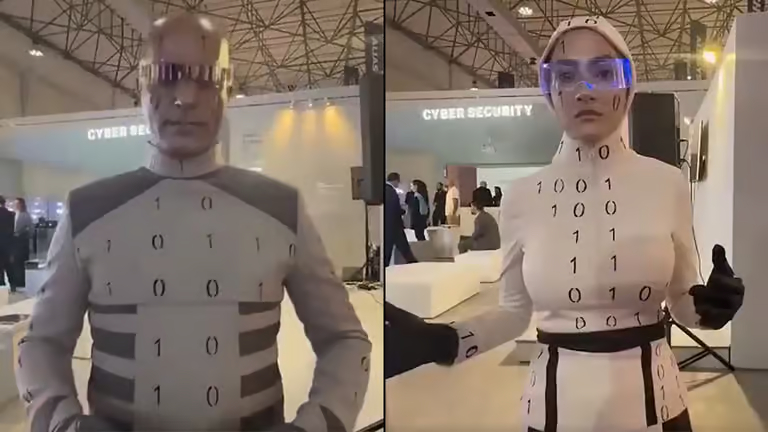 1robots-human-actors-iran-tech-expo