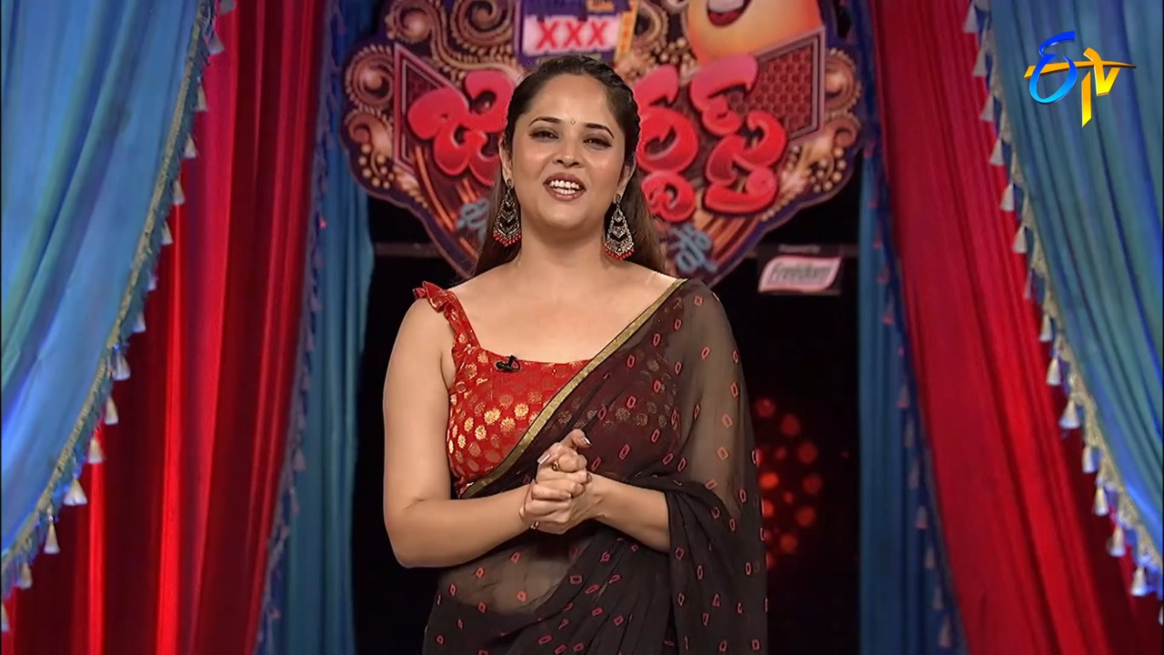 [Image: Anusuya-hot-intro-part-4-Jabardasth-8th-October-19.jpg]