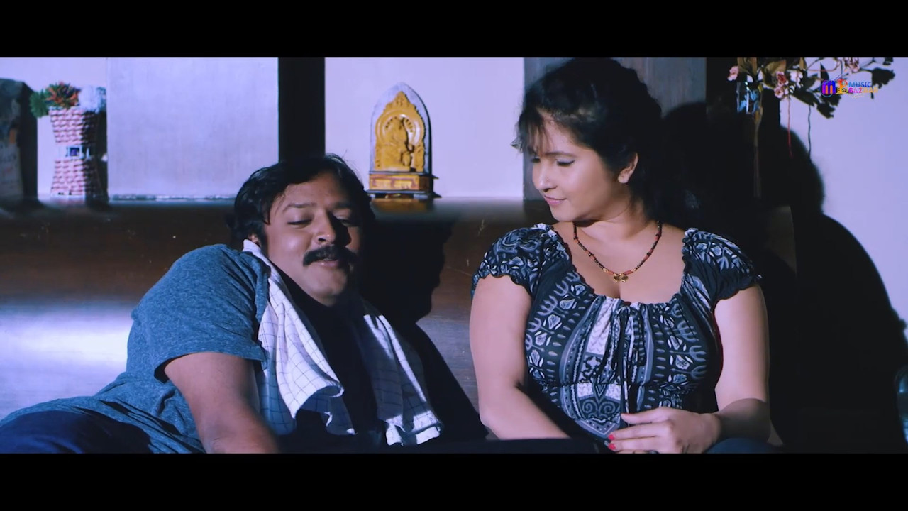 Shubha Poonja  Hot Scenes from an old tulu movie.mp4_snapshot_00.21.167