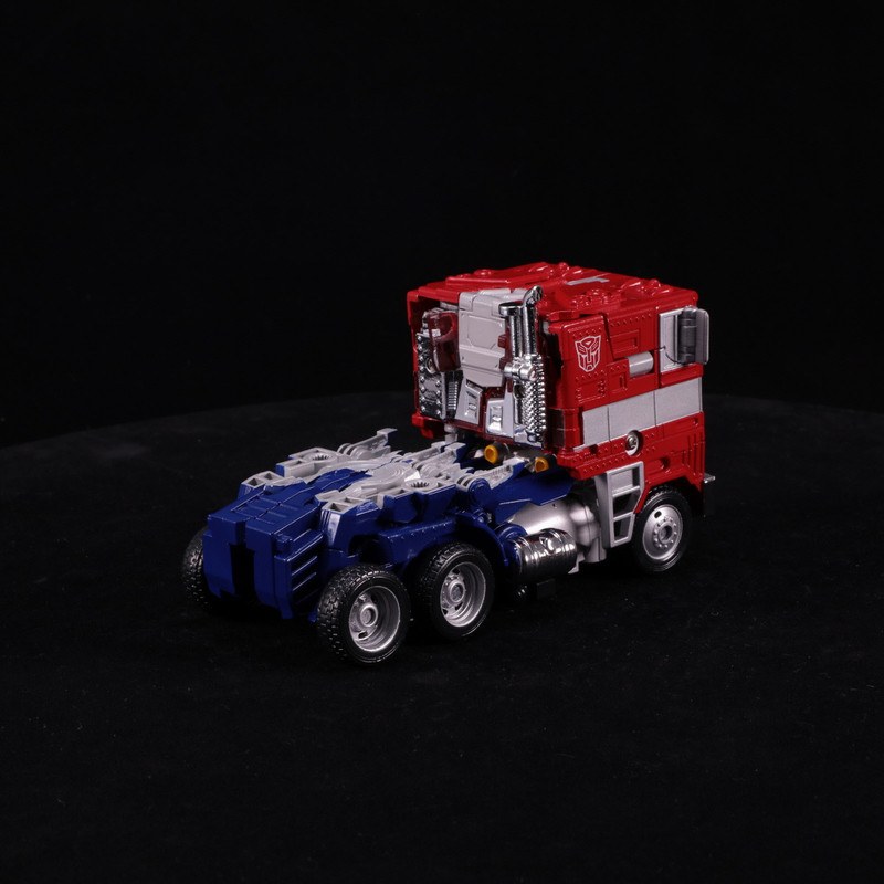 Legendary-Optimus-Prime-13