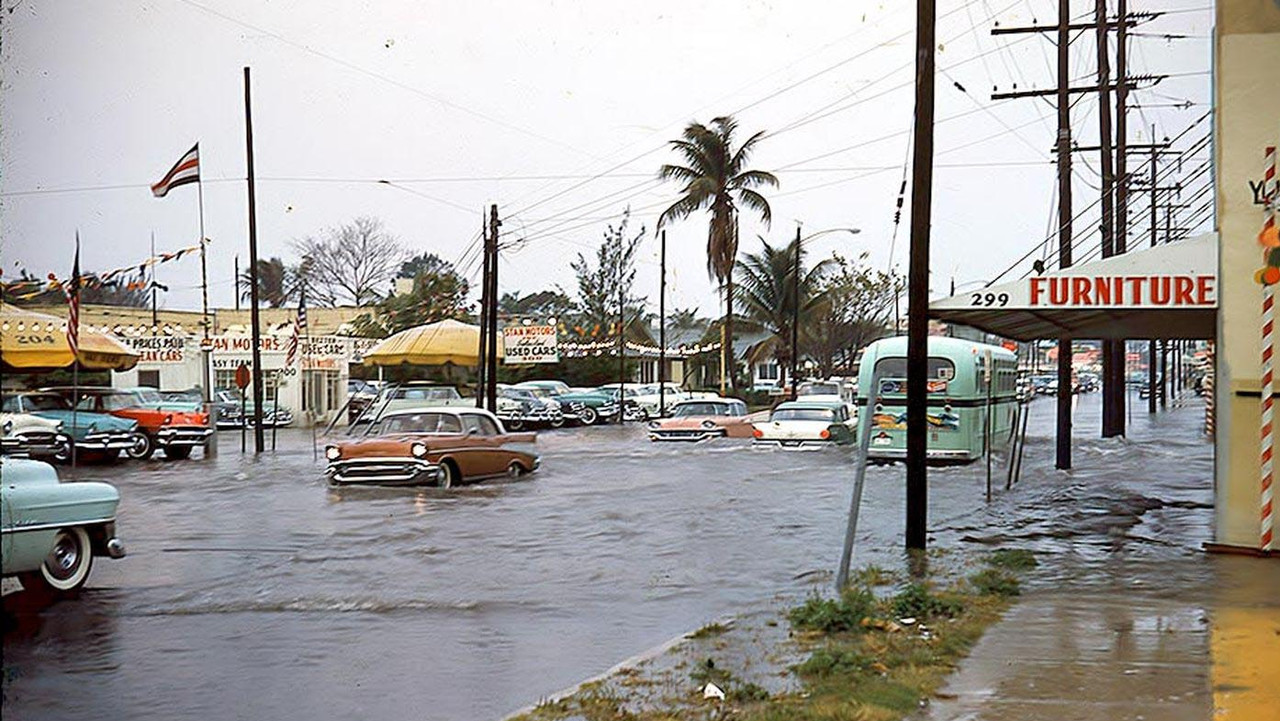 pour se rincer l'oeil - Page 36 Floodedroad1950s-1500