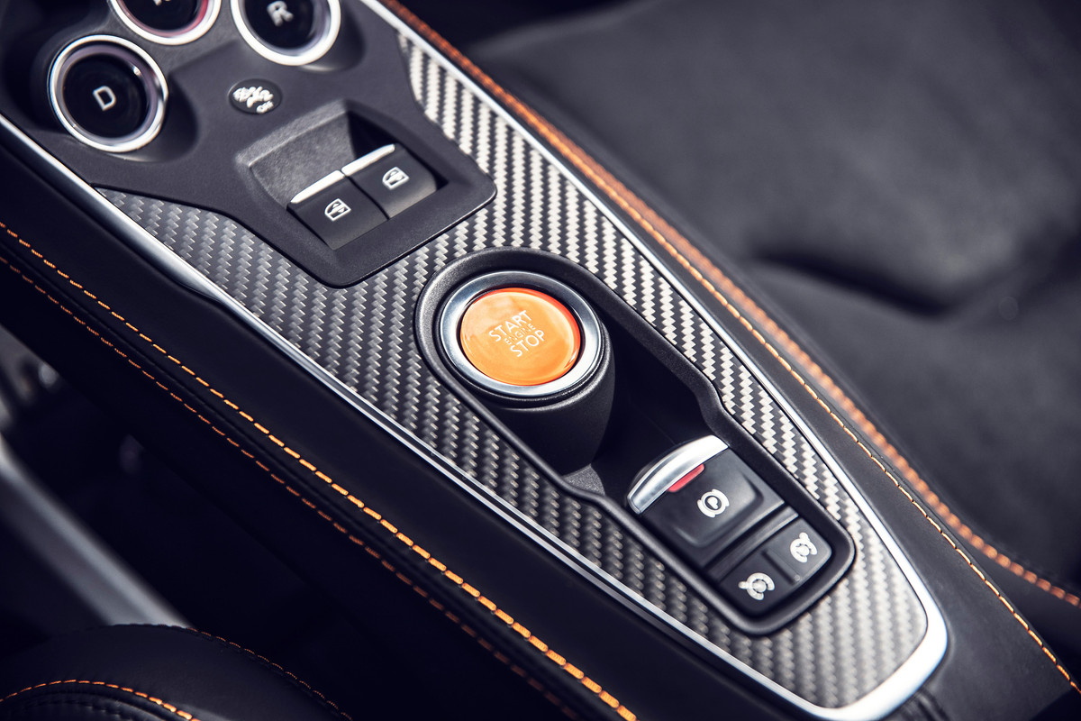 21234928_2019_-_ALPINE_A110S_tests_drive_in_Portugal