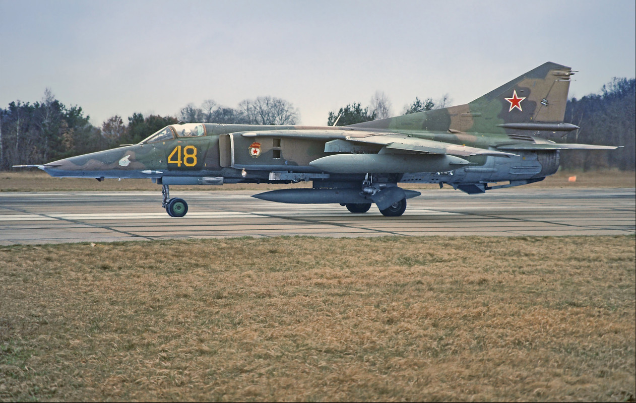 19 GvAPIB Mig-27D Yellow 49_61912558158 (4)