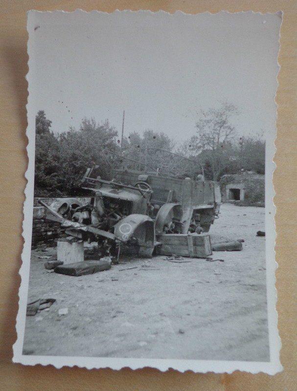 Foto zerstörter Wehrmacht LKW mit Kennung, WW2