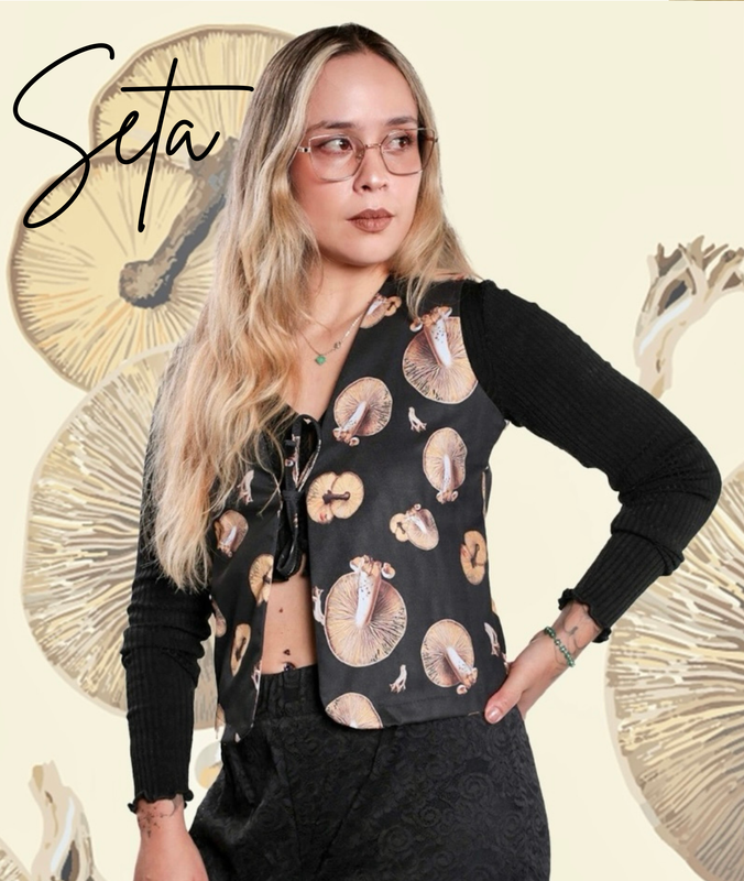 Blusa con estampado de setas