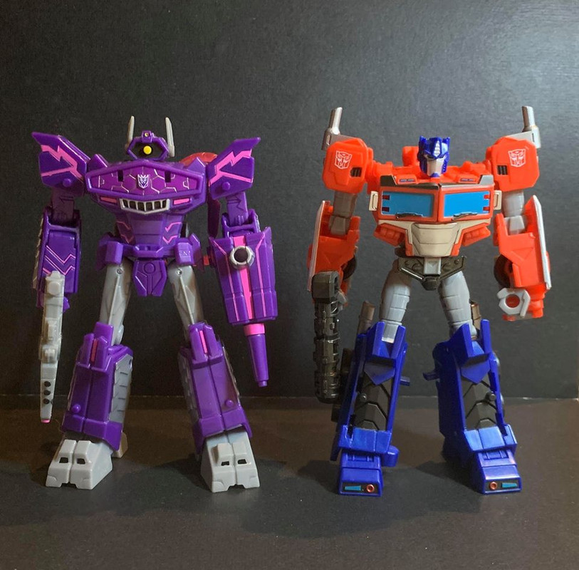 Cyberverser-Deluxe-Optimus-Prime-22