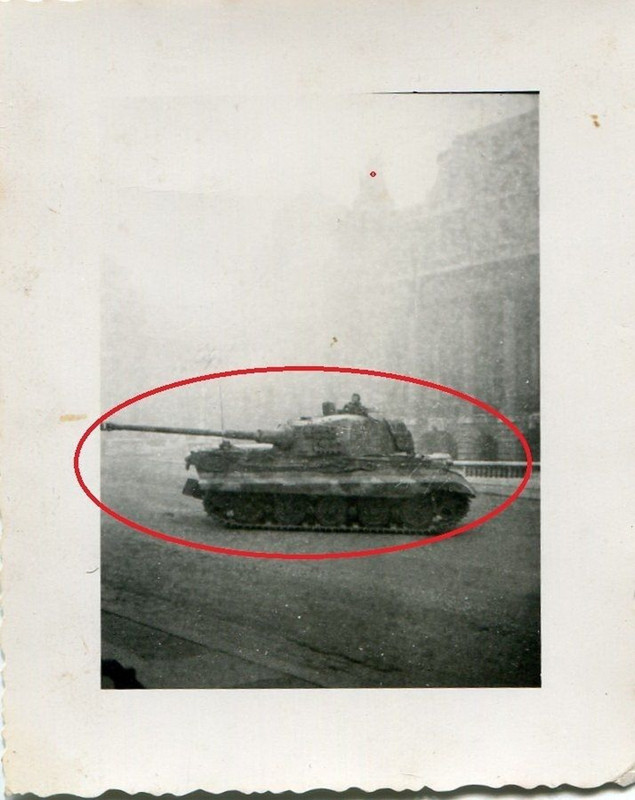 WW II Deutscher Königstiger Panzer in Budapest B