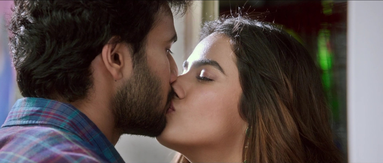 Kavya Thapar Bold & Beautiful: Trending Ee Maya Peremito Kissing Scenes