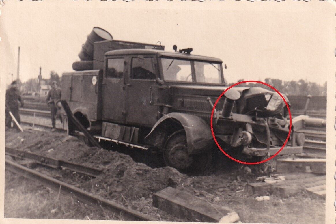 Havarierte Schwere FAUN Zugmaschine LKW für Schiene und Straße WK2