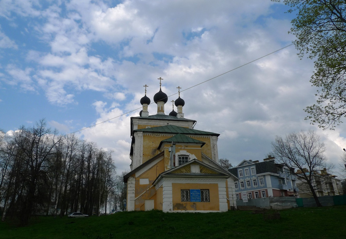 "Лошадиная" церковь - покровителей всех, кто связан с конями, Святых Фрола и Лавра "Лошадиная" церковь - покровителей всех, кто связан с конями, Святых Фрола и Лавра