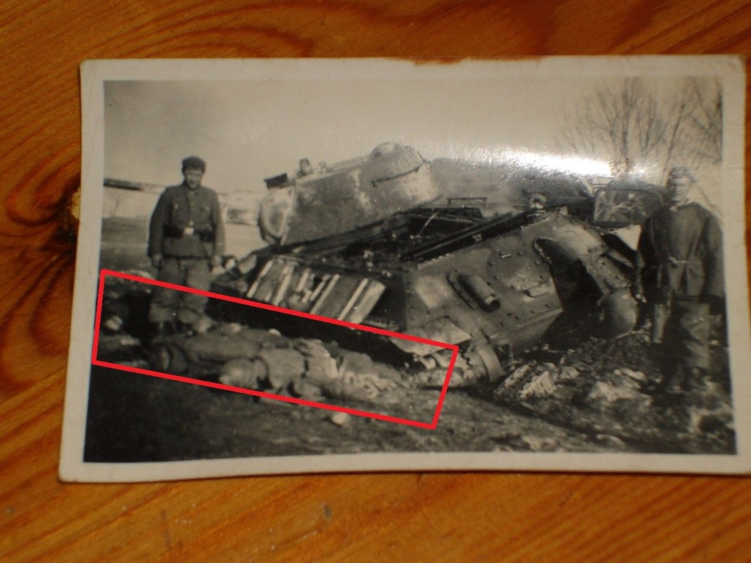 ZERSTÖRTER RUSSISCHER PANZER T-34
