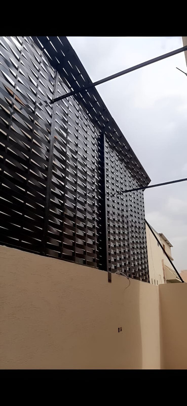 سواتر خشب وحديد للخصوصية في الأحساء