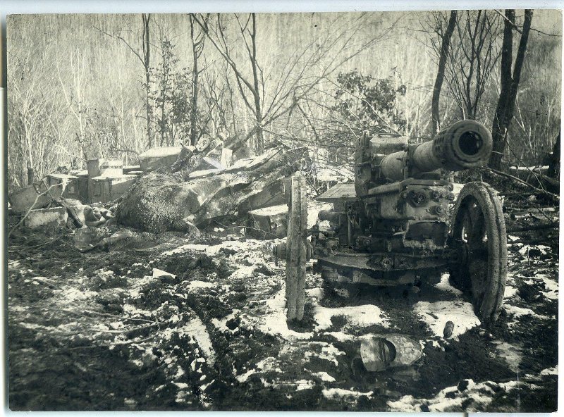 75-мм батарея противника в районе выс. 411..