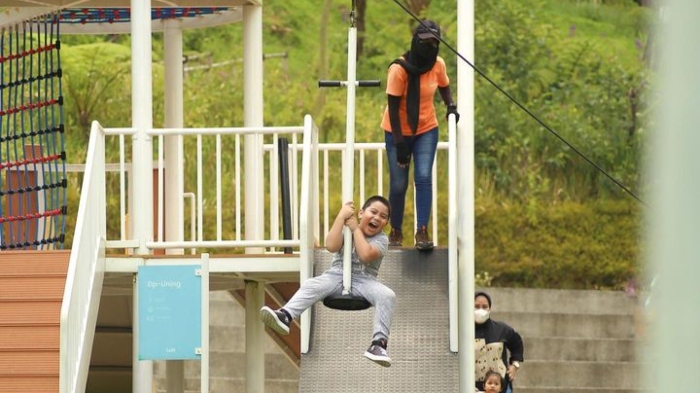 Aktivitas seru di area We Playground Dusun Bambu, tempat wisata yang lagi hits di Lembang, Bandung.