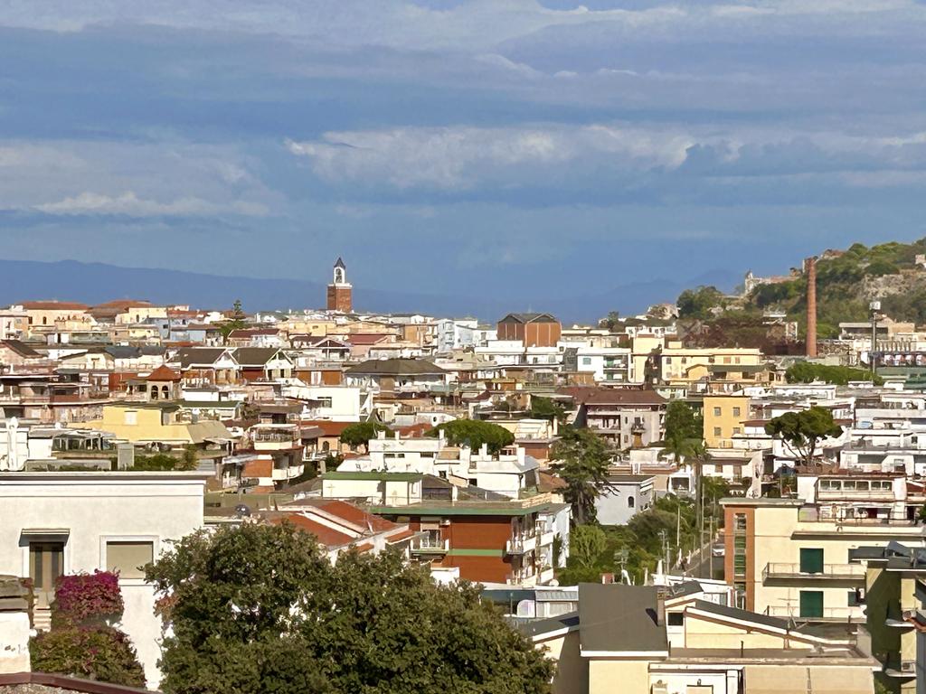 Жаркий сентябрь на побережье Тирренского моря.